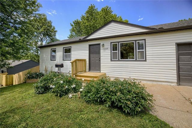 16008 E 32nd Street, Independence, MO 64055
