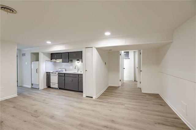 16008 E 32nd Street, Independence, MO 64055