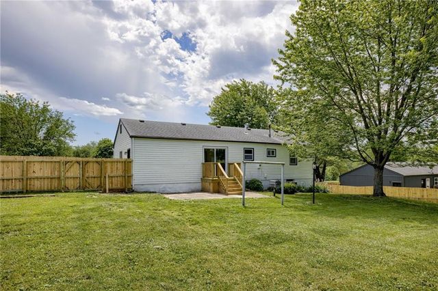 16008 E 32nd Street, Independence, MO 64055