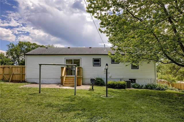 16008 E 32nd Street, Independence, MO 64055