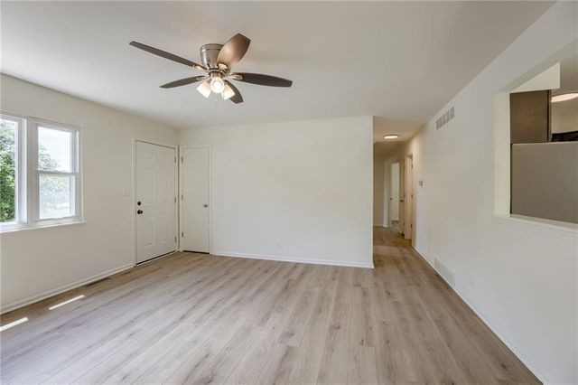 16008 E 32nd Street, Independence, MO 64055