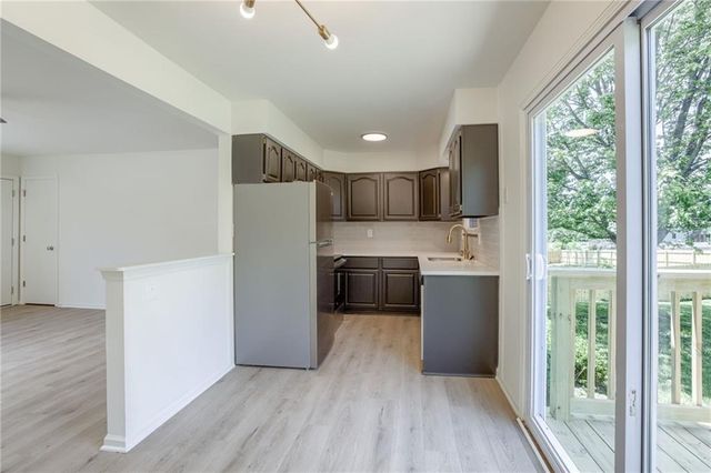 16008 E 32nd Street, Independence, MO 64055