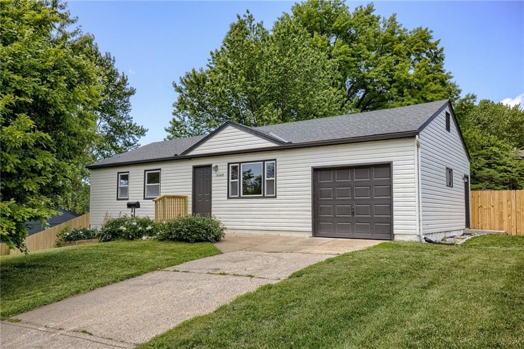 16008 E 32nd Street, Independence, MO 64055