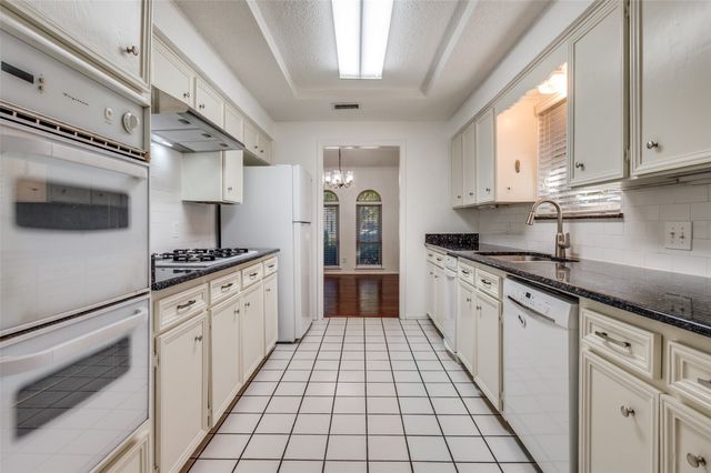 1910 Jamestown Court, Arlington, TX 76013