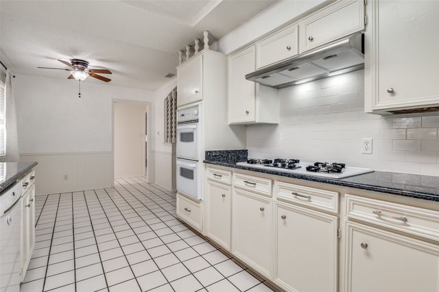 1910 Jamestown Court, Arlington, TX 76013