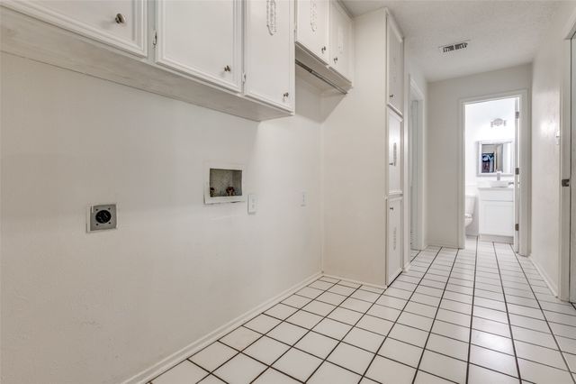 1910 Jamestown Court, Arlington, TX 76013