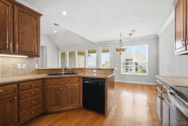 327 E 123rd Court S, Jenks, OK 74037
