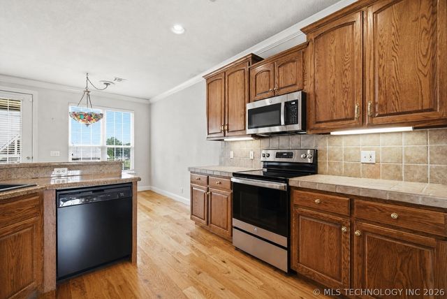 327 E 123rd Court S, Jenks, OK 74037