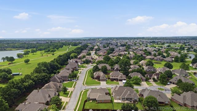 327 E 123rd Court S, Jenks, OK 74037