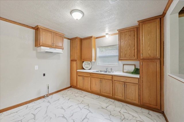 4555 Hartel St, Beaumont, TX 77705