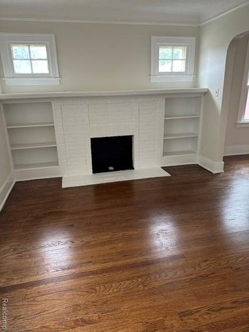 24320 Flower Ave, Eastpointe, MI 48021