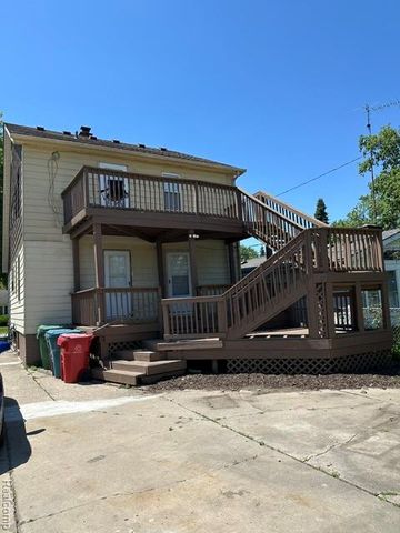 24320 Flower Ave, Eastpointe, MI 48021