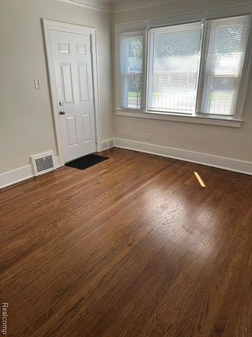 24320 Flower Ave, Eastpointe, MI 48021
