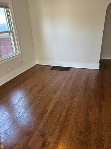 24320 Flower Ave, Eastpointe, MI 48021