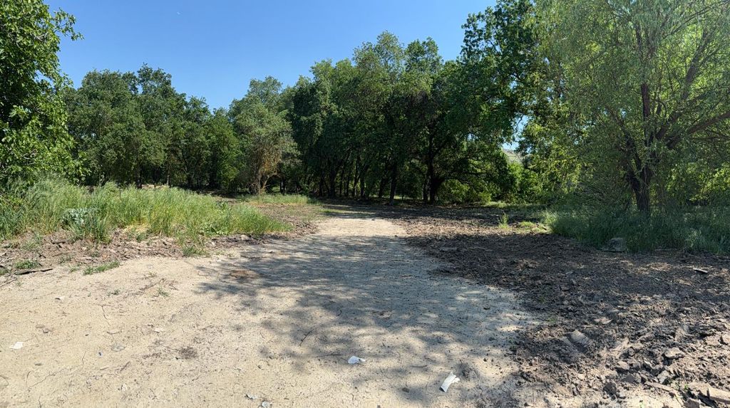 Image 4 of property listing at 400 N Frankwood Avenue, Sanger, CA 93657