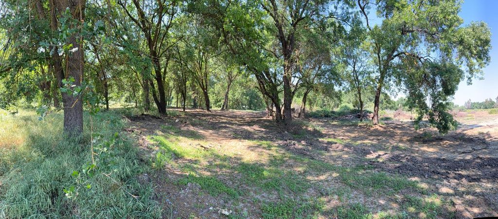 Image 5 of property listing at 400 N Frankwood Avenue, Sanger, CA 93657