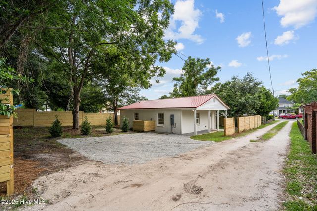 1015 Shaws Alley, Wilmington, NC 28401