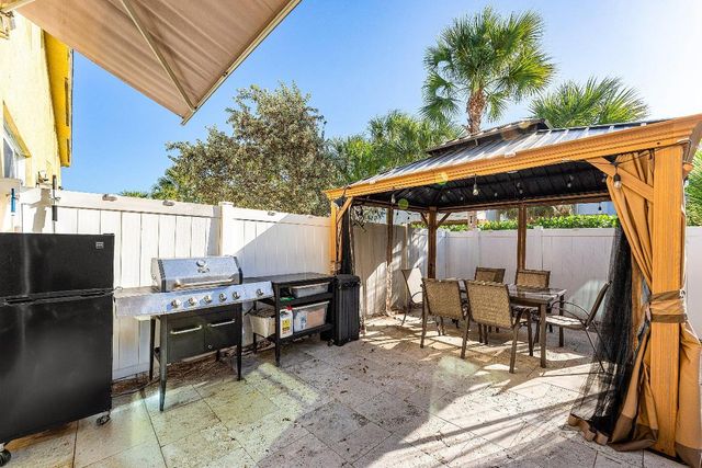 4330 Lago Drive, Deerfield Beach, FL 33064