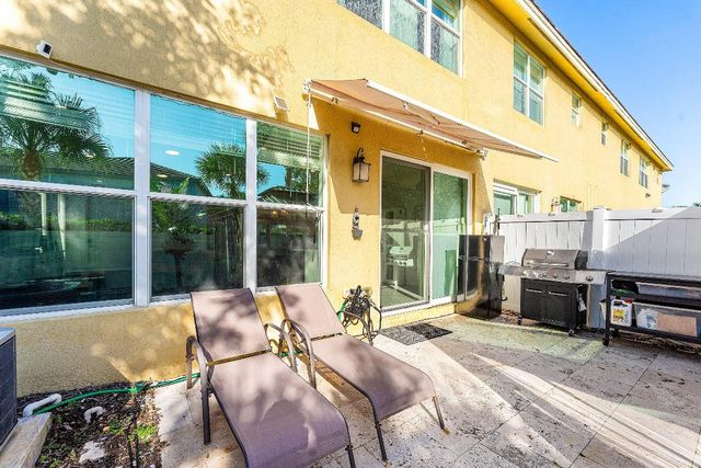 4330 Lago Drive, Deerfield Beach, FL 33064