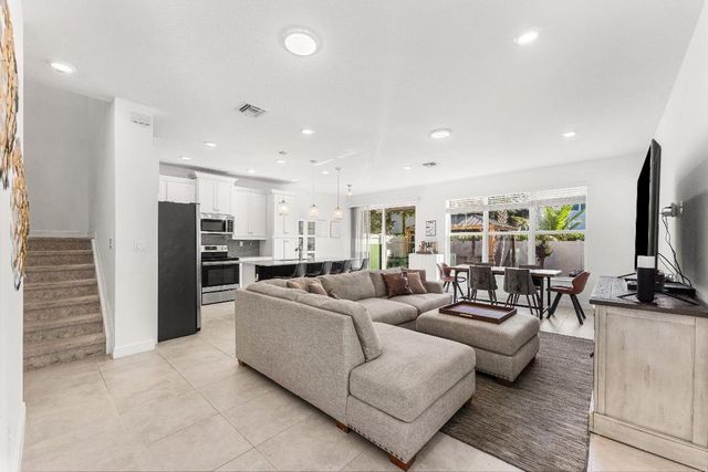 4330 Lago Drive, Deerfield Beach, FL 33064