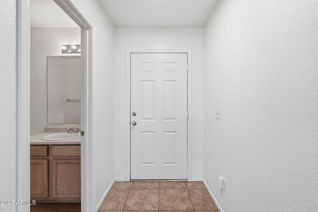 2832 E AUGUSTA Avenue, Chandler, AZ 85249