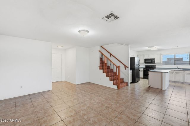 2832 E AUGUSTA Avenue, Chandler, AZ 85249