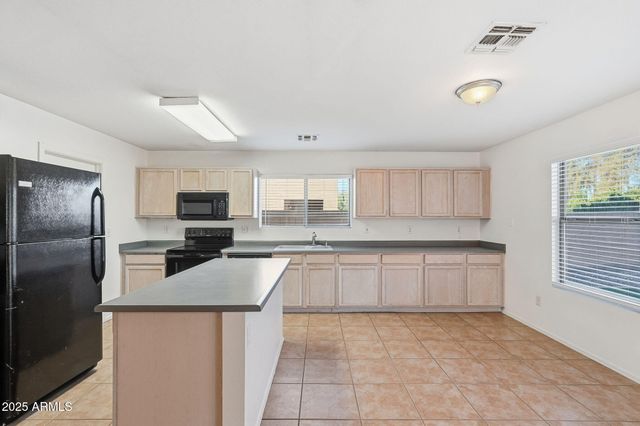 2832 E AUGUSTA Avenue, Chandler, AZ 85249
