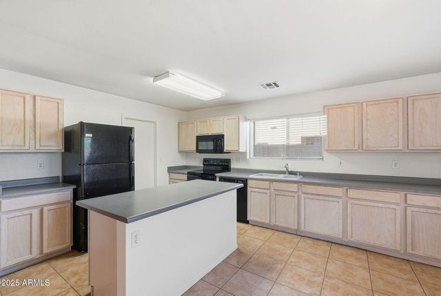 2832 E AUGUSTA Avenue, Chandler, AZ 85249