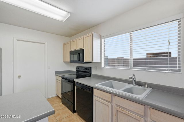 2832 E AUGUSTA Avenue, Chandler, AZ 85249