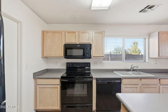 2832 E AUGUSTA Avenue, Chandler, AZ 85249