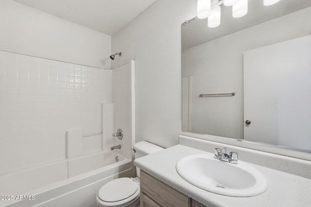 2832 E AUGUSTA Avenue, Chandler, AZ 85249