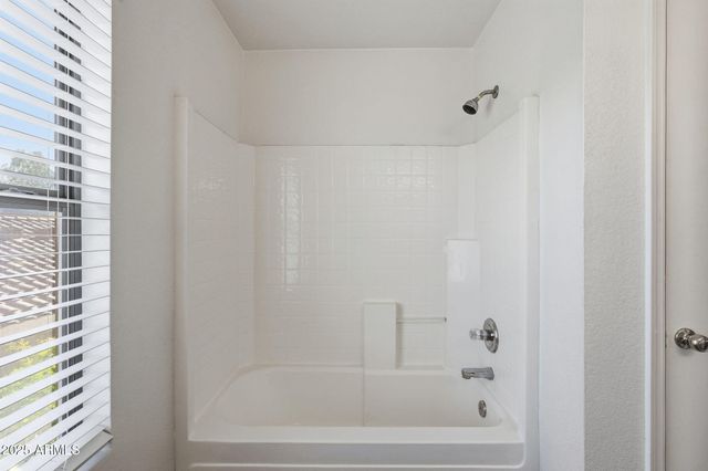 2832 E AUGUSTA Avenue, Chandler, AZ 85249