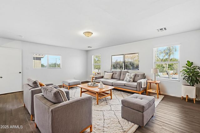 2832 E AUGUSTA Avenue, Chandler, AZ 85249