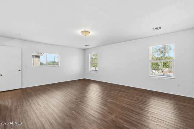 2832 E AUGUSTA Avenue, Chandler, AZ 85249