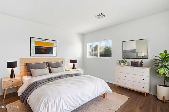 2832 E AUGUSTA Avenue, Chandler, AZ 85249