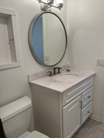 1560 N Sandburg Terrace 1409J, Chicago, IL 60610