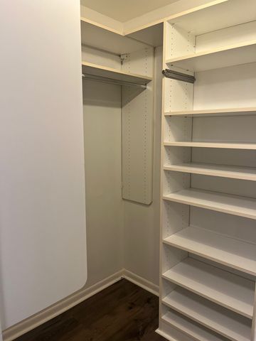 1560 N Sandburg Terrace 1409J, Chicago, IL 60610