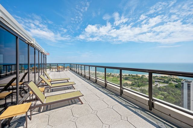 1560 N Sandburg Terrace 1409J, Chicago, IL 60610