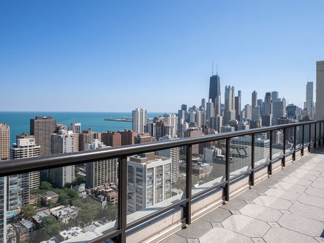 1560 N Sandburg Terrace 1409J, Chicago, IL 60610