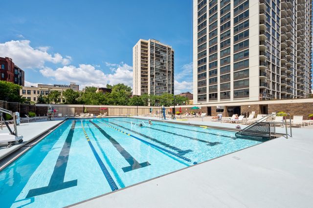 1560 N Sandburg Terrace 1409J, Chicago, IL 60610