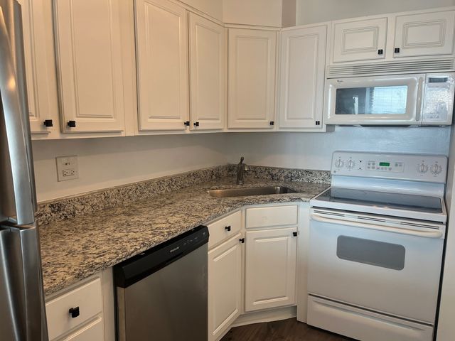 1560 N Sandburg Terrace 1409J, Chicago, IL 60610