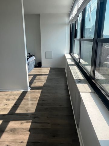 1560 N Sandburg Terrace 1409J, Chicago, IL 60610
