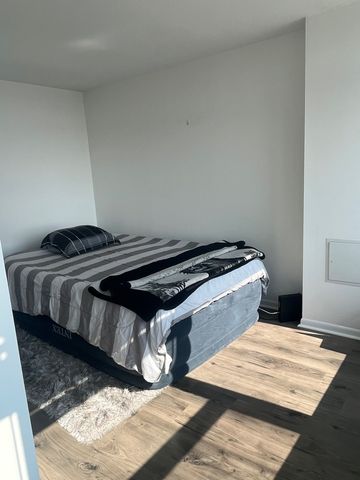 1560 N Sandburg Terrace 1409J, Chicago, IL 60610