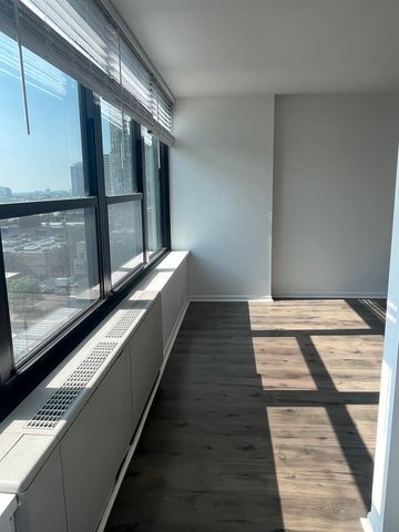 1560 N Sandburg Terrace 1409J, Chicago, IL 60610