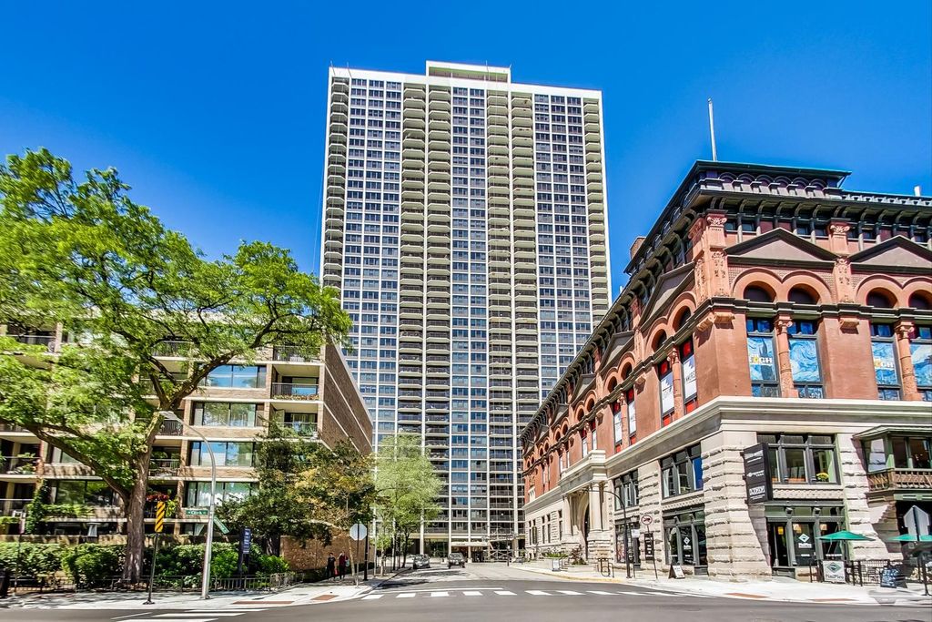1560 N Sandburg Terrace 1409J, Chicago, IL 60610
