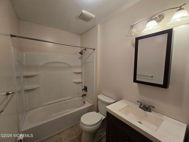 56 Hickory Lane, Bayville, NJ 08721