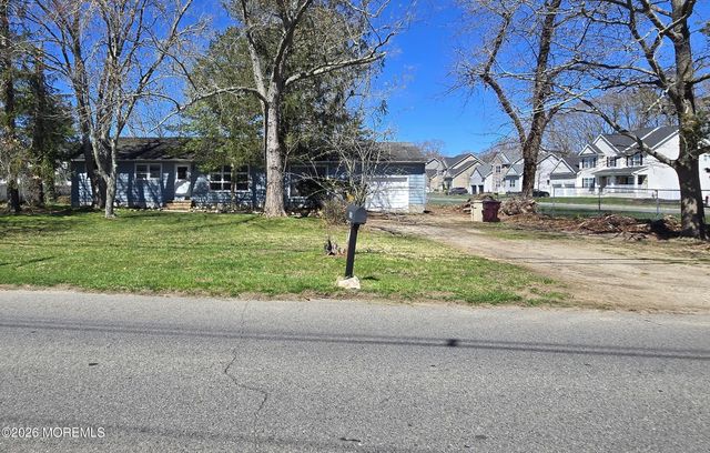 56 Hickory Lane, Bayville, NJ 08721