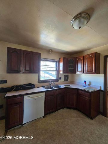 56 Hickory Lane, Bayville, NJ 08721