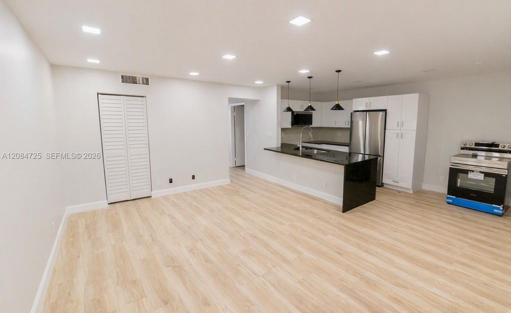 2100 Springdale Boulevard 314, Palm Springs, FL 33461