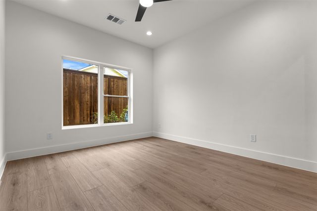 2203 Hondo Avenue 202, Dallas, TX 75219
